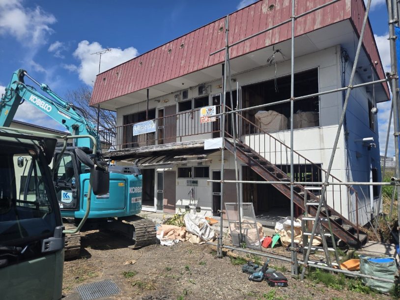 旭川市神楽6条11丁目の集合住宅解体作業風景