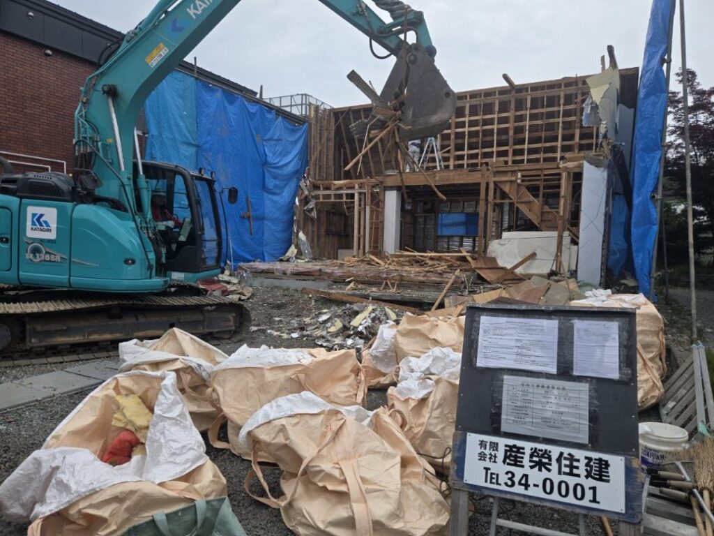 旭川市錦町22丁目の住宅解体工事風景