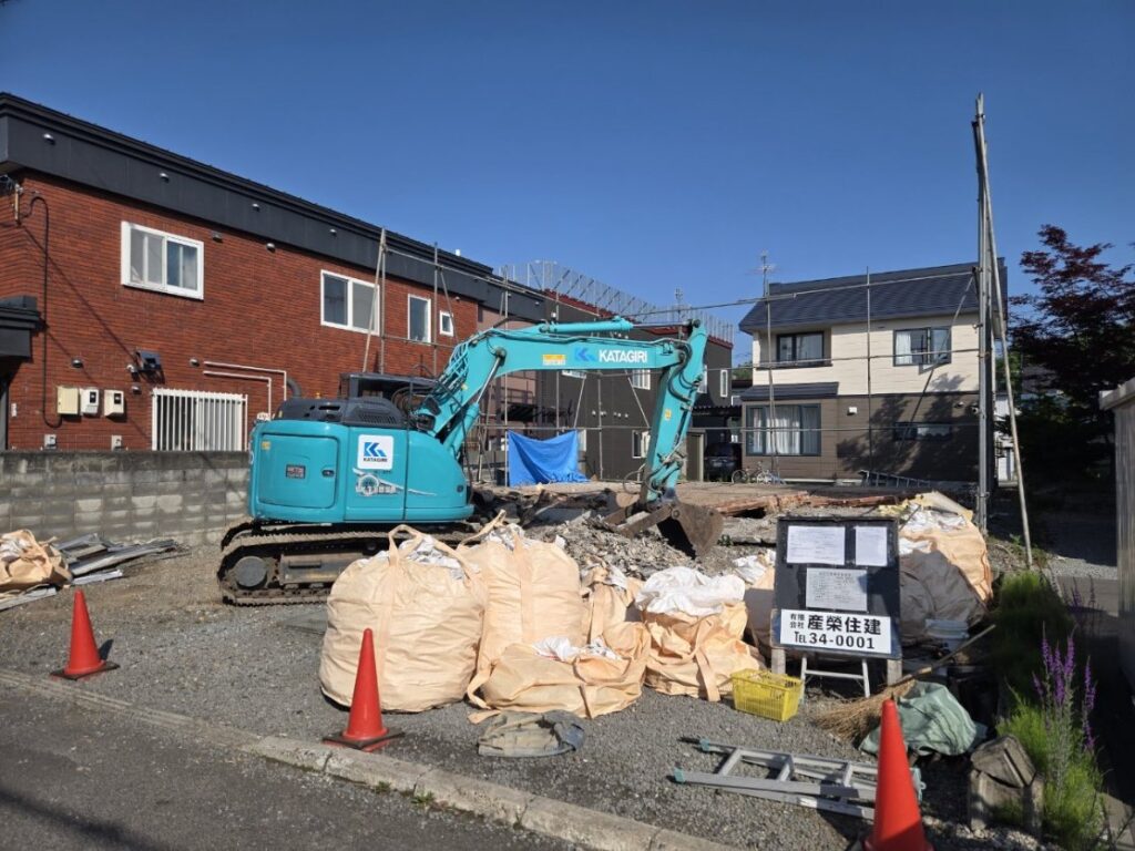 旭川市錦町22丁目の住宅解体工事風景